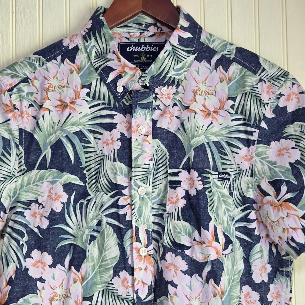 Chubbies Shirt Mens Small Blue Floral Short Sleeve Hawaiian Button Down Casual